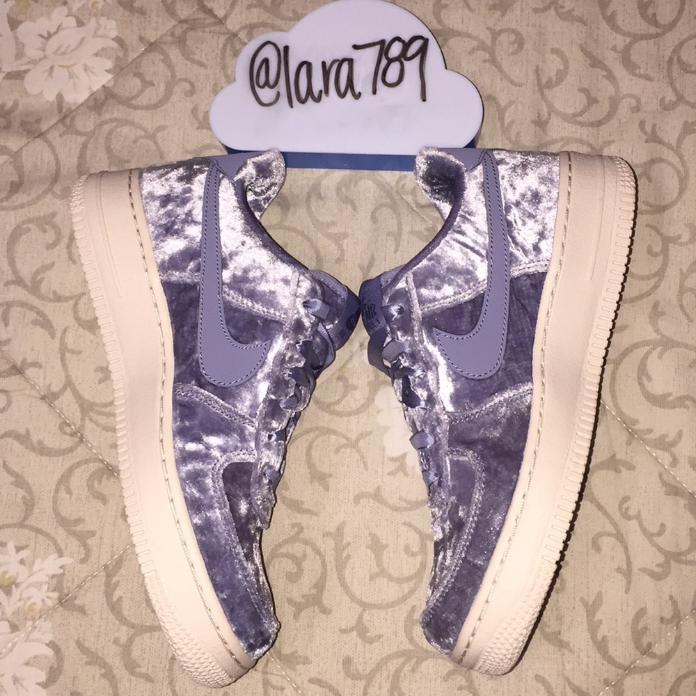 NIKE AIR FORCE 1 LV8 - Picture 2 of 7